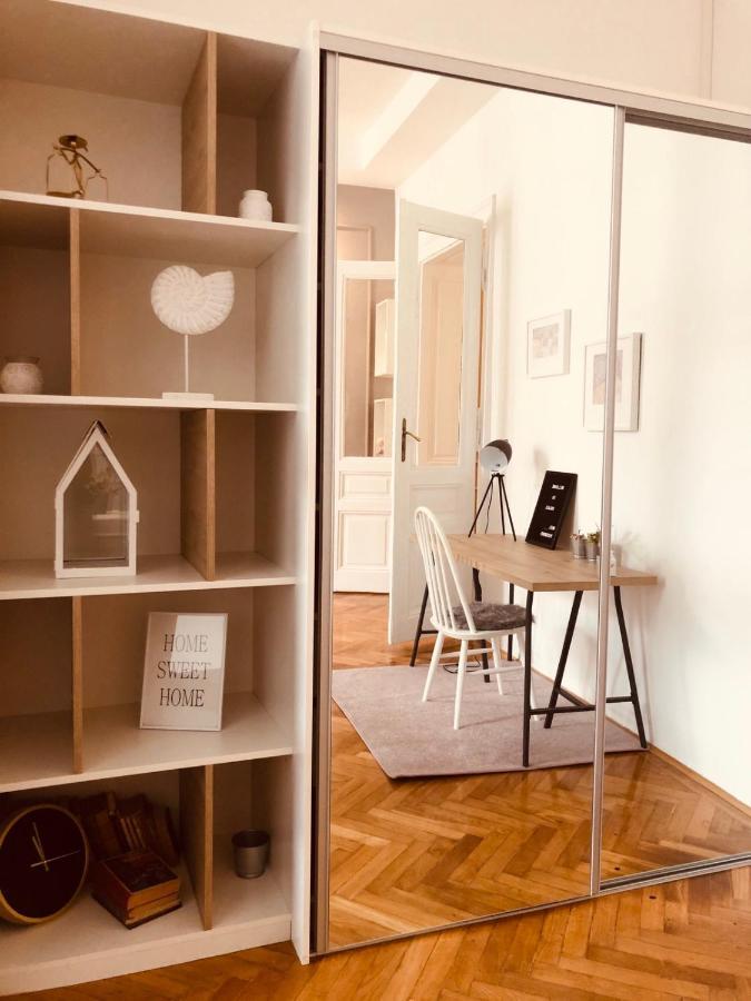 Room 44 Osijek Luaran gambar